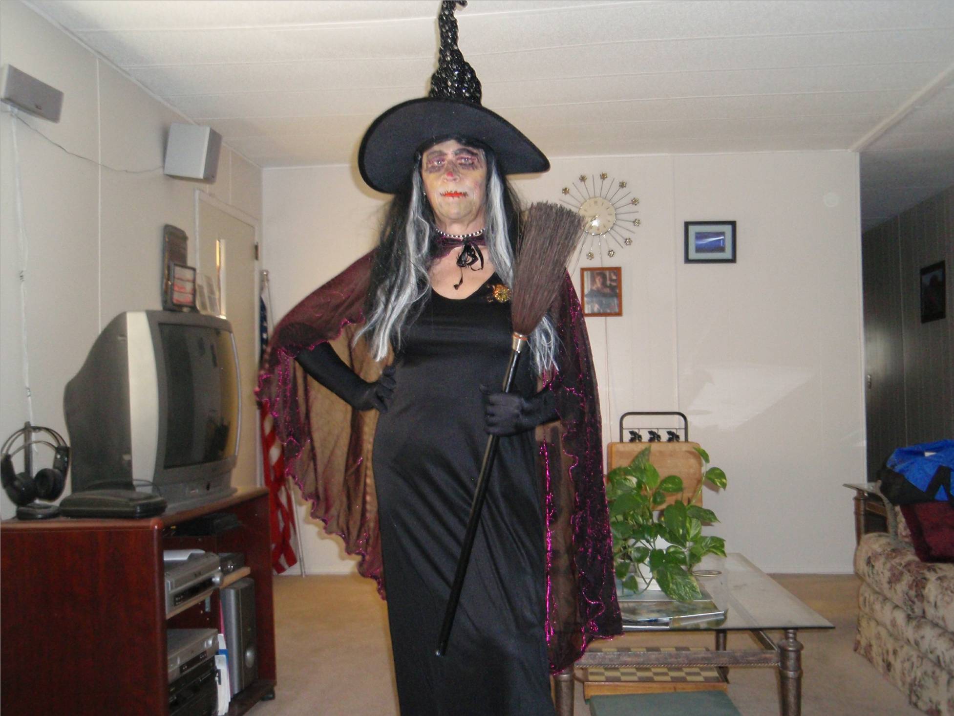 Let's Make A Deal Witch; Size=